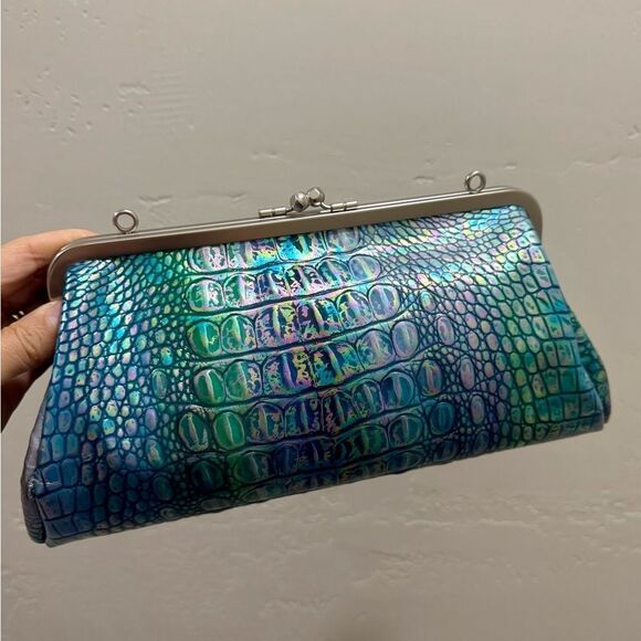 Iridescent Croc-Embossed Leather Handmade Kisslock Baguette Bag/Multi Use Style - Picture 6 of 16